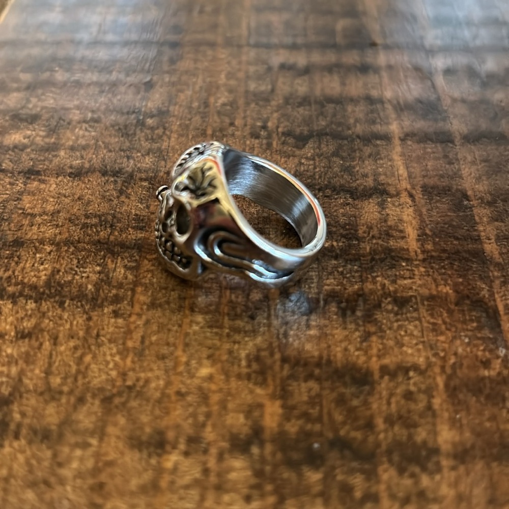 Mens Skull Ring Size 8 - Picture 4 of 4